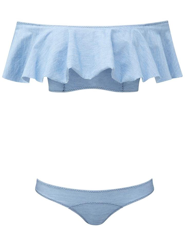 Lisa Marie Fernandez 'mira' Bikini