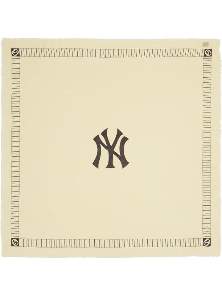Gucci Shawl With Ny Yankees™ Print - Neutrals
