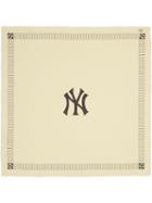 Gucci Shawl With Ny Yankees&trade; Print - Neutrals