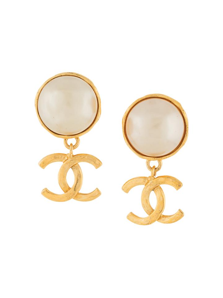 Chanel Vintage Round Pearl Cc Swing Earrings - Metallic