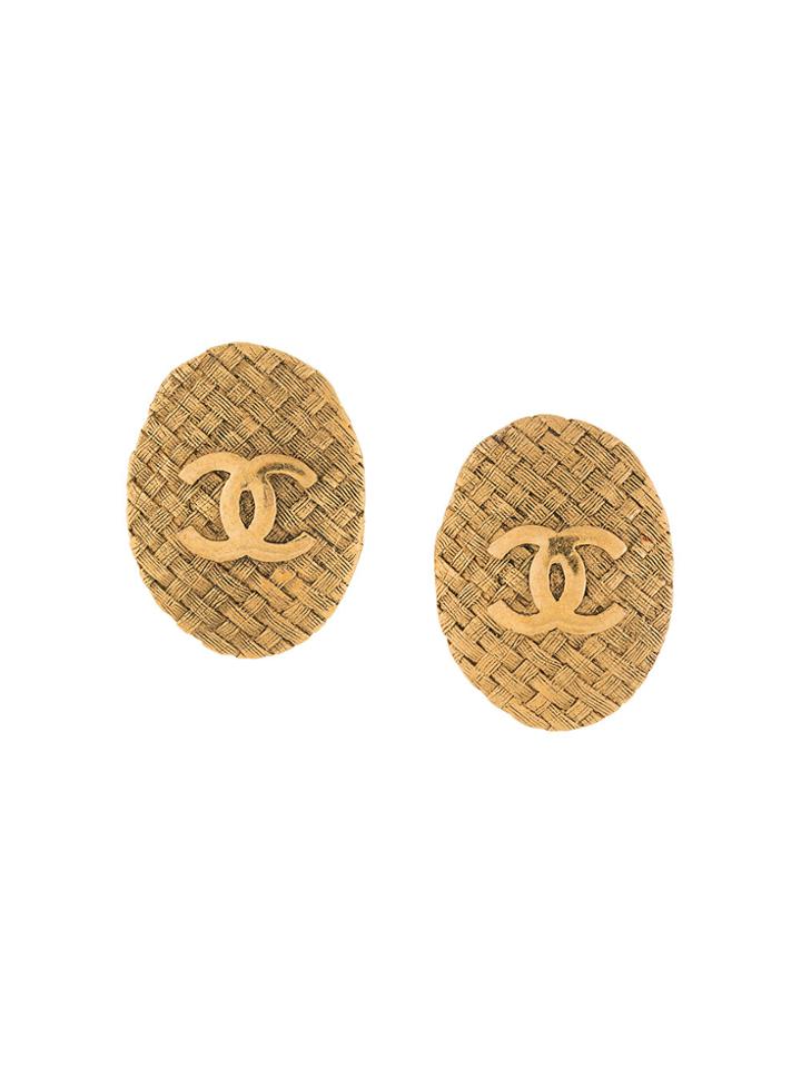 Chanel Vintage Cc Tweed Oval Earrings - Metallic
