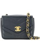 Chanel Pre-owned V Stitch Shoulder Bag - Blue