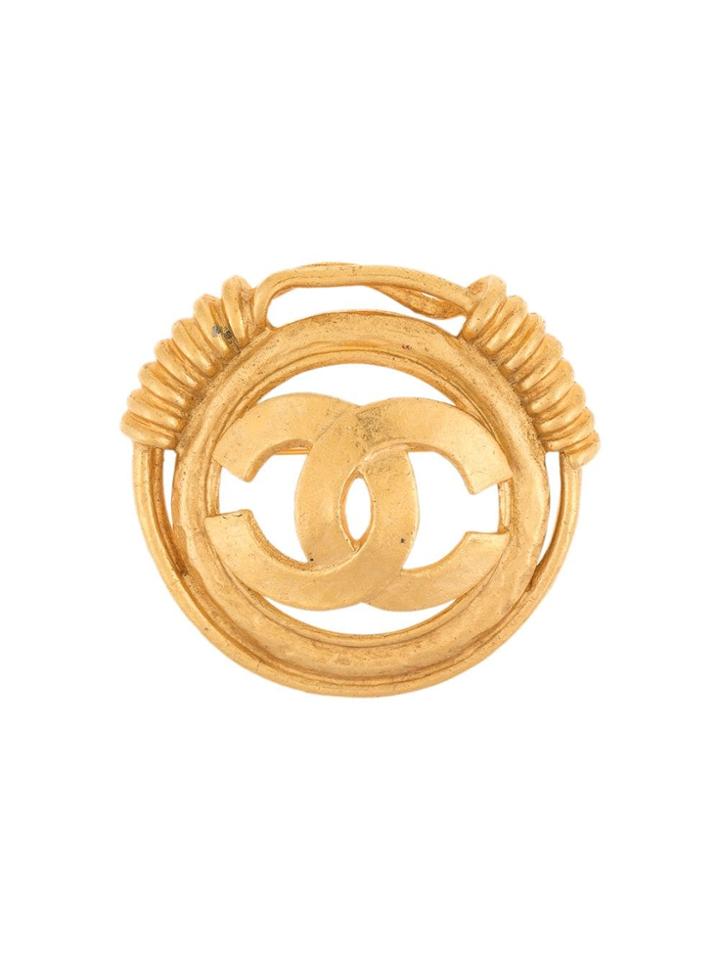 Chanel Vintage Round Cutout Cc Brooch - Metallic
