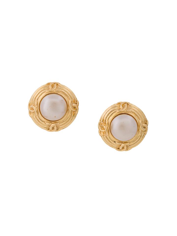 Chanel Vintage Cc Pearl Round Earrings - Metallic