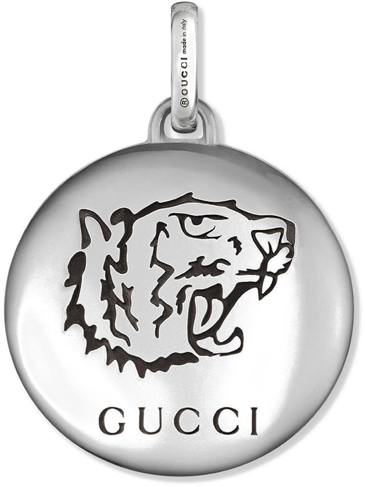 Gucci Blind For Love Charm In Silver - Metallic