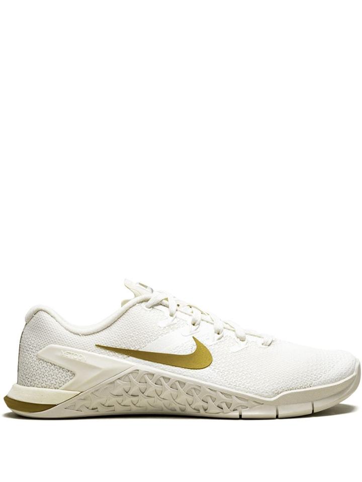 Nike Wmns Nike Metcon 4 Chmp Sneakers - Neutrals