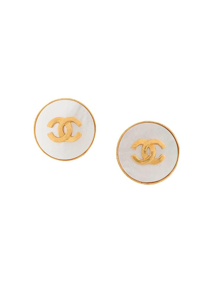Chanel Vintage Round Cc Shell Earrings - Gold