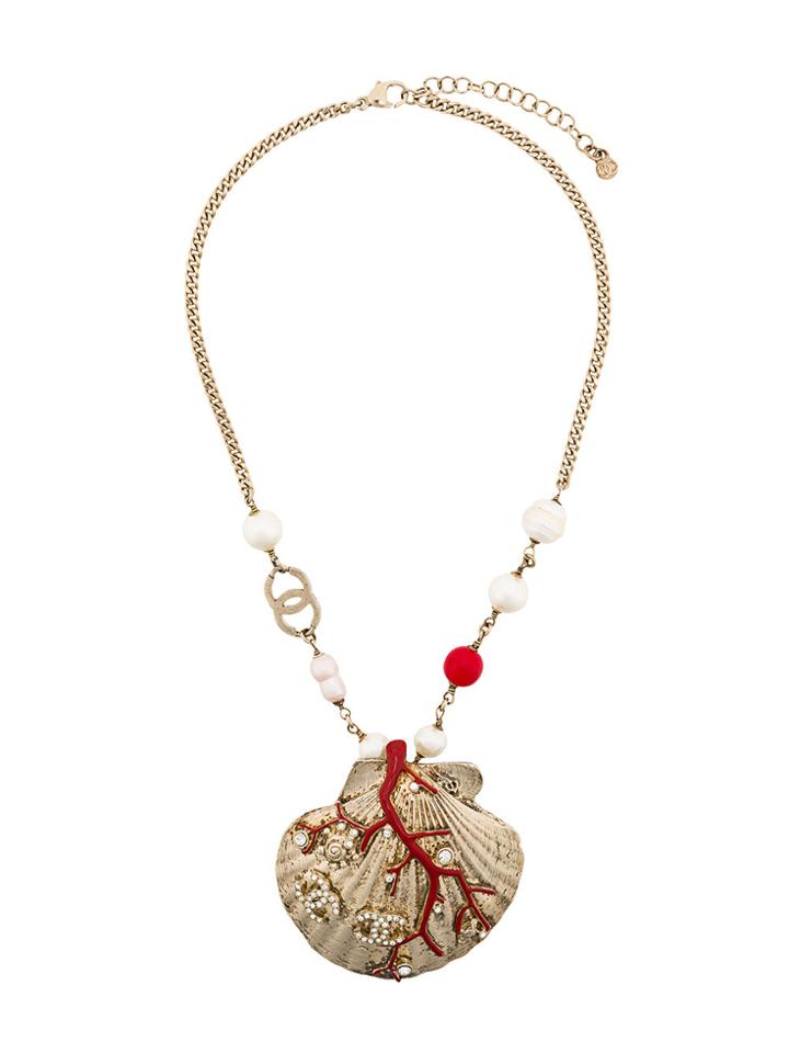 Chanel Vintage Shell Pendant Necklace - Metallic