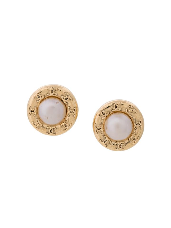 Chanel Vintage Pearl Cc Round Earrings - Metallic