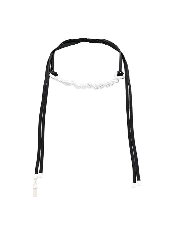 Coup De Coeur Twist Leaf Choker Necklace - Black