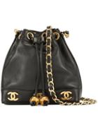 Chanel Pre-owned Cc Logo Chain Drawstring Shoulder Bag - Black