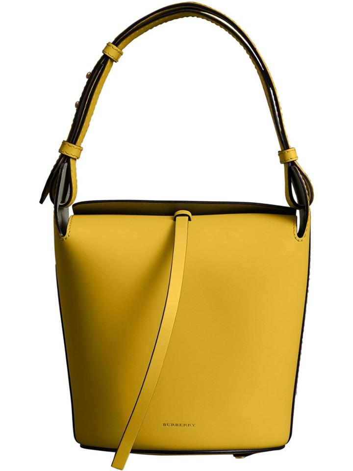 Burberry The Small Leather Bucket Bag - Yellow
