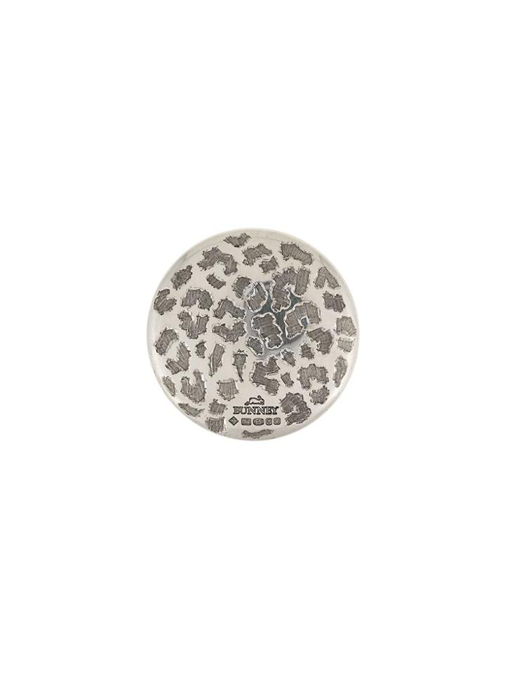 Bunney Embossed Wide Round Brooch - Metallic