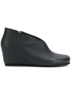Peter Non Wedged Pumps - Black