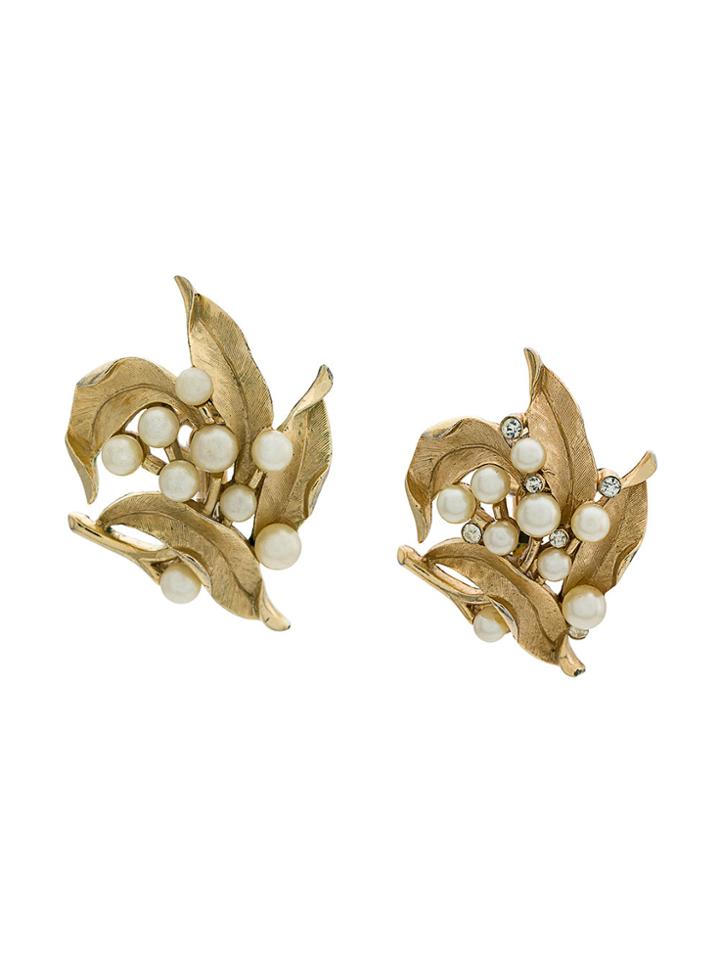 Rewind Vintage Affairs Trifari Leaf Clip-on Earrings - Metallic