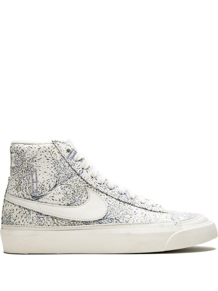 Nike Wmns Blazer Mid Prm Sneakers - White