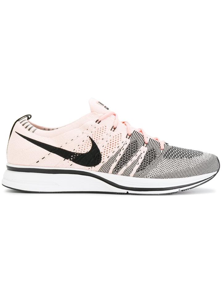 Nike Flyknit Sneakers - Pink
