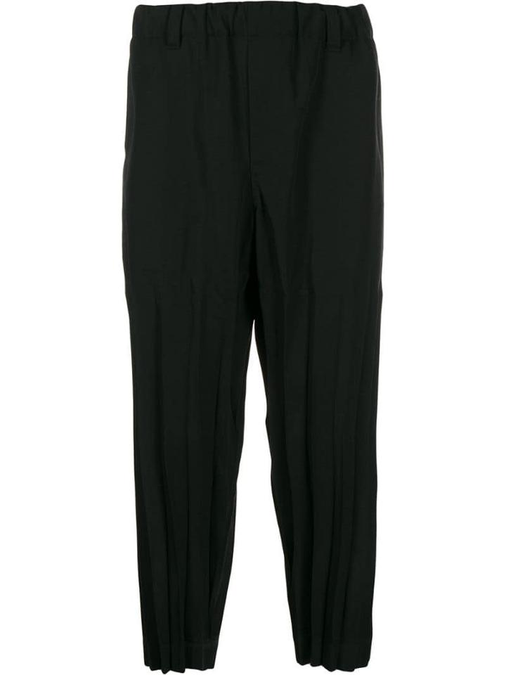 Issey Miyake Men Cropped Pleated Trousers - Black