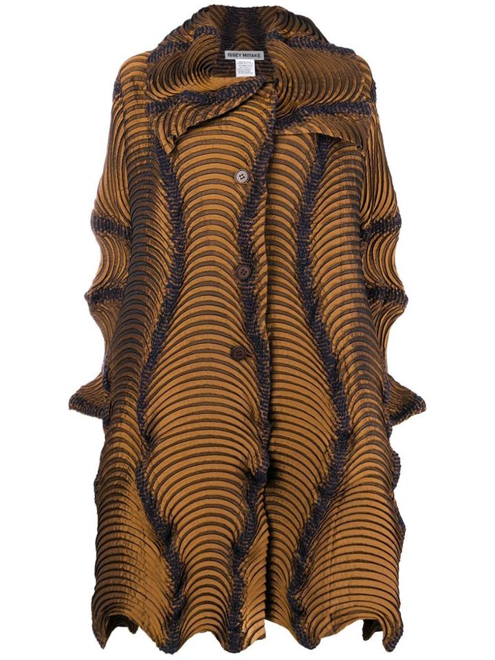 Issey Miyake Wave Textured Coat - Brown