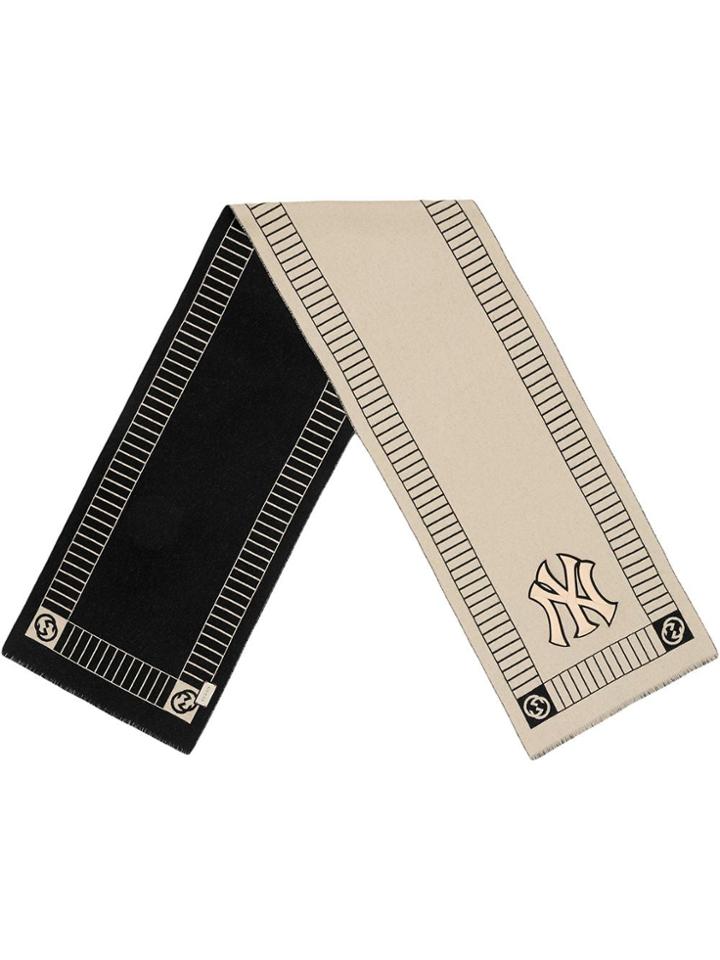 Gucci Sciarpa In Lana Con Patch Ny Yankees&trade; - Nude & Neutrals