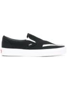 Vans Logo Print Slip-on Sneakers - Black