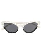 Mcq Alexander Mcqueen Cat Eye Sunglasses - White