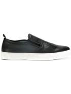 Mcq Alexander Mcqueen Logo Embossed Sneakers - Black