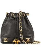 Chanel Vintage Cc Logo Chain Drawstring Shoulder Bag - Black