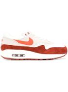Nike Side Logo Sneakers - Nude & Neutrals