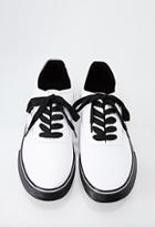 21 Men Men's  Classic Canvas Sneakers (white/black)