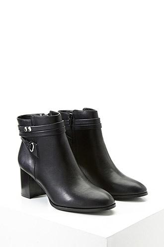 Forever21 Women's  Black Faux Leather Block Heel Bootie