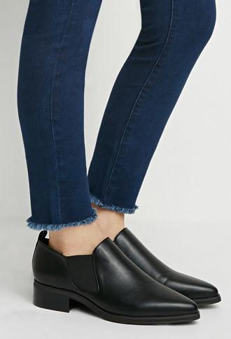 Forever21 Women's  Faux Leather Chelsea Booties (black)