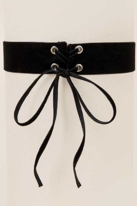 Francesca's Kourtney Velvet Lattice Choker In Black - Black