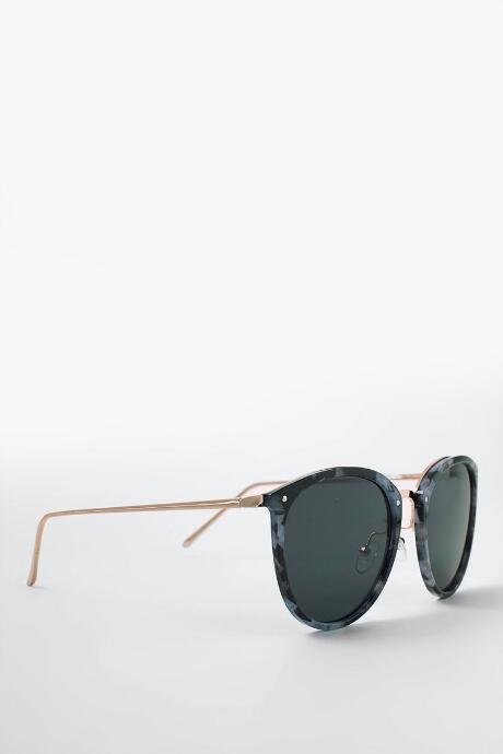 Francesca's Adalyn Round Marble Sunglasses - Black/white