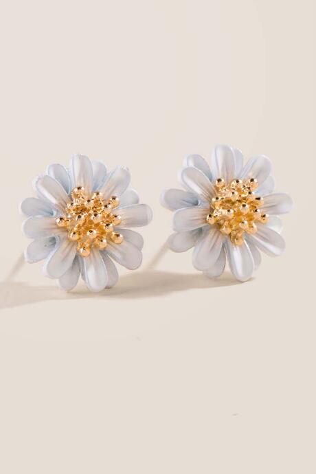 Francesca's Rani Flower Studs - White