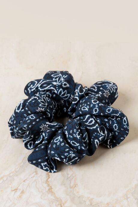 Francesca's Jinti Bandana Scrunchie - Rust