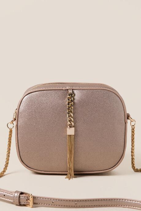 Francesca's Harley Gold Chain Tassel Crossbody - Crisp Champagne