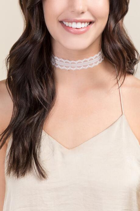 Francesca's Emmie Scallop Lace Choker - White