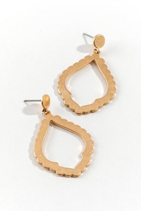Francesca's Yara Scalloped Teardrop Earrings - Gold