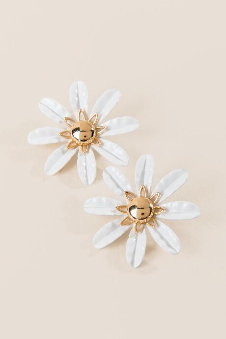 Francesca's Tricia Oversized Flower Stud Earring - White