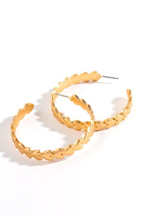 Francesca's Amby Heart Scalloped Hoops - Gold