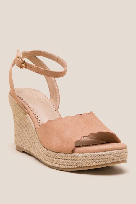 Report Restricted Deion Scallop Trim Wedge - Blush