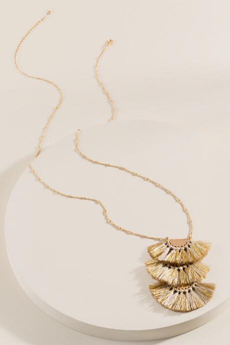 Francesca's Morgan Triple Tassel Fan Necklace - Beige