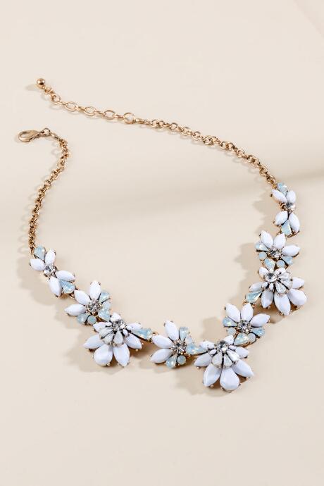 Francesca's Adrianna Tonal Statement Necklace - White