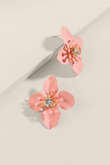 Francesca's Samantha Floral Stud Earrings - Coral