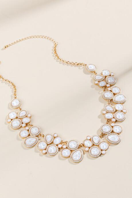 Francesca's Alice Pearlized Statement Necklace - Ivory