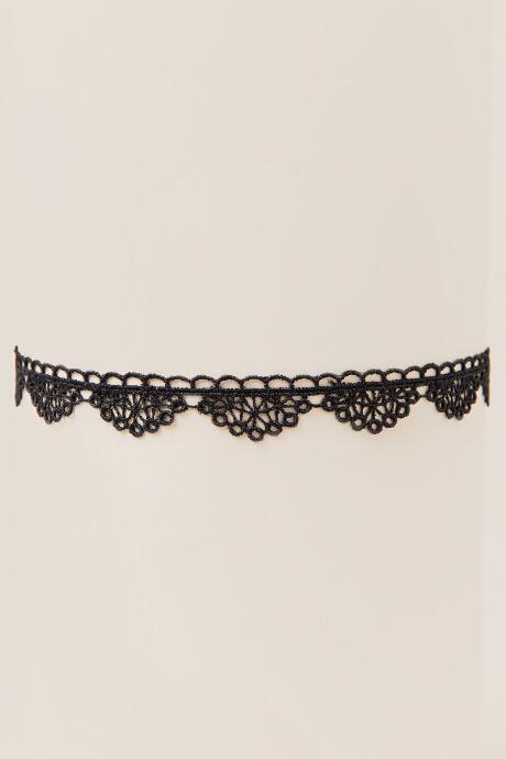 Francesca's Kayla Scallop Macrame Choker - Black