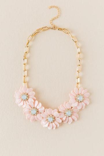 Francesca's Gardenia Floral Statement Necklace - Pale Pink