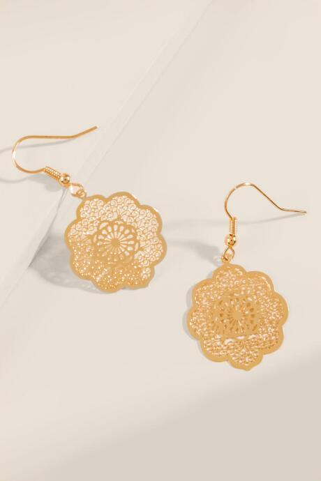 Francesca's Caroline Filigree Scalloped Earrings - Gold