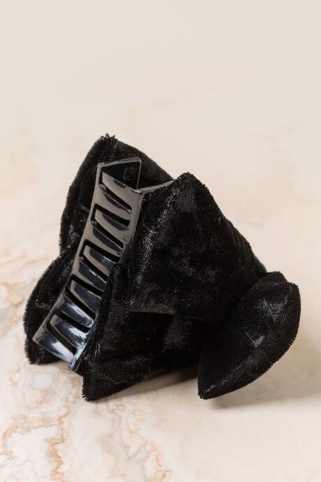 Francesca's Fifi Velvet Bow Claw - Black